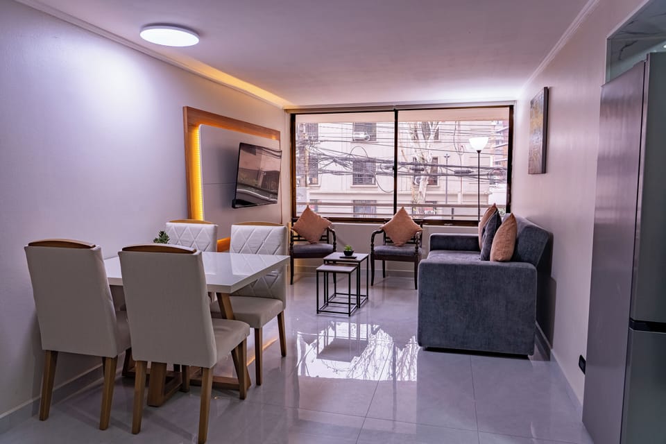 Deluxe Apartment, City View | Living area