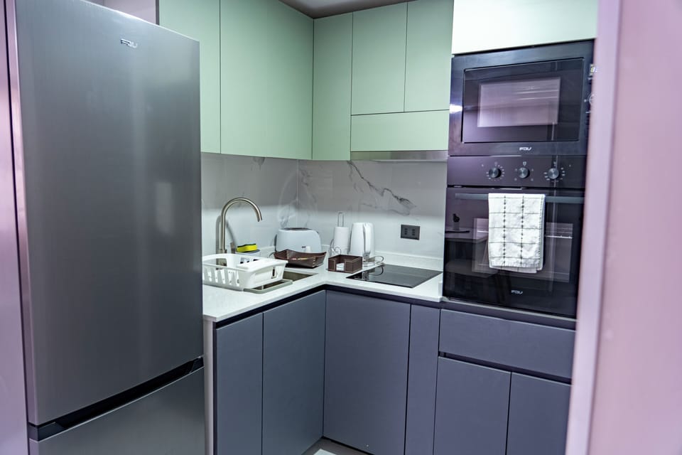 Deluxe Apartment, City View | Private kitchen