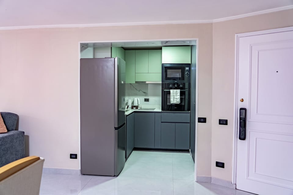 Deluxe Apartment, City View | Private kitchen