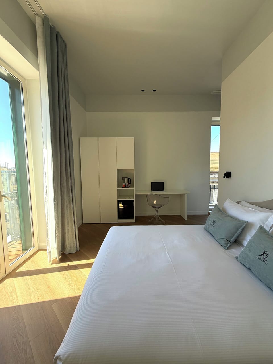 Studio Suite, City View | In-room safe, desk, blackout drapes, iron/ironing board