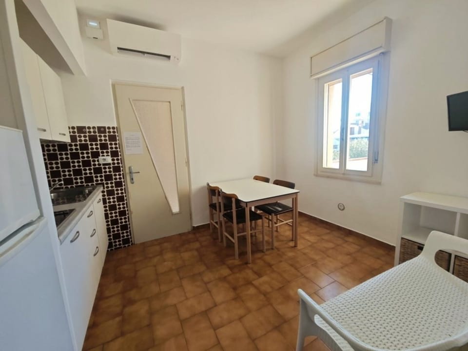 Apartment, 2 Bedrooms, Balcony, City View | Dining