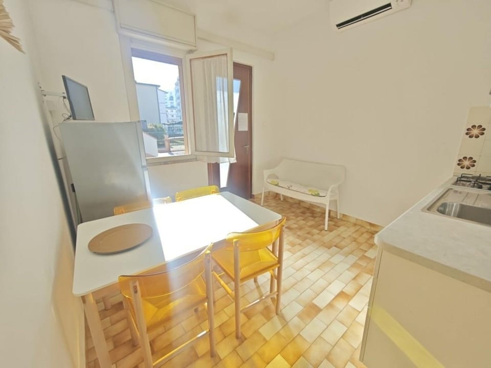 Apartment, 1 Bedroom, Balcony, City View | Interior
