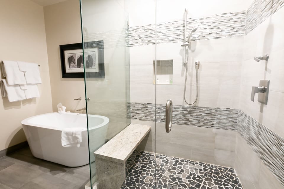 Room, Indoors, Bathtub, Tub, Bathroom