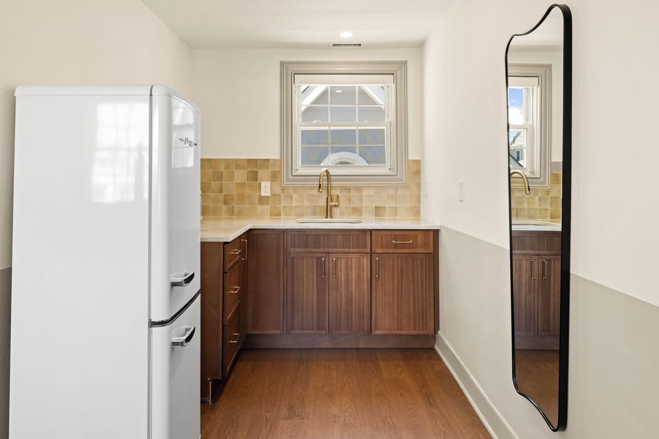 Inlet room 7 | Private kitchen | Mini-fridge, cookware/dishes/utensils