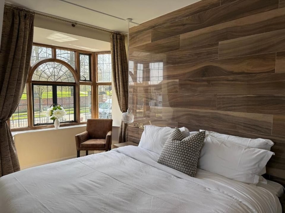 Double Room | Blackout drapes, iron/ironing board, free WiFi