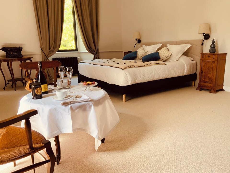Deluxe Room, Garden View | Blackout drapes, WiFi (free)