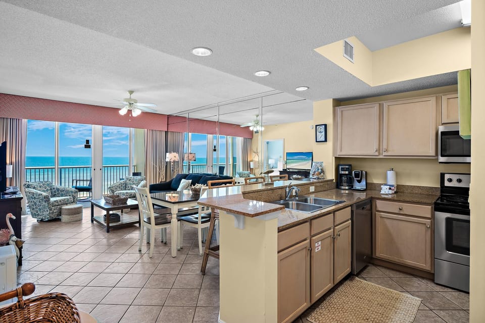 Condo, Multiple Beds (Waters Edge #511) | Private kitchen