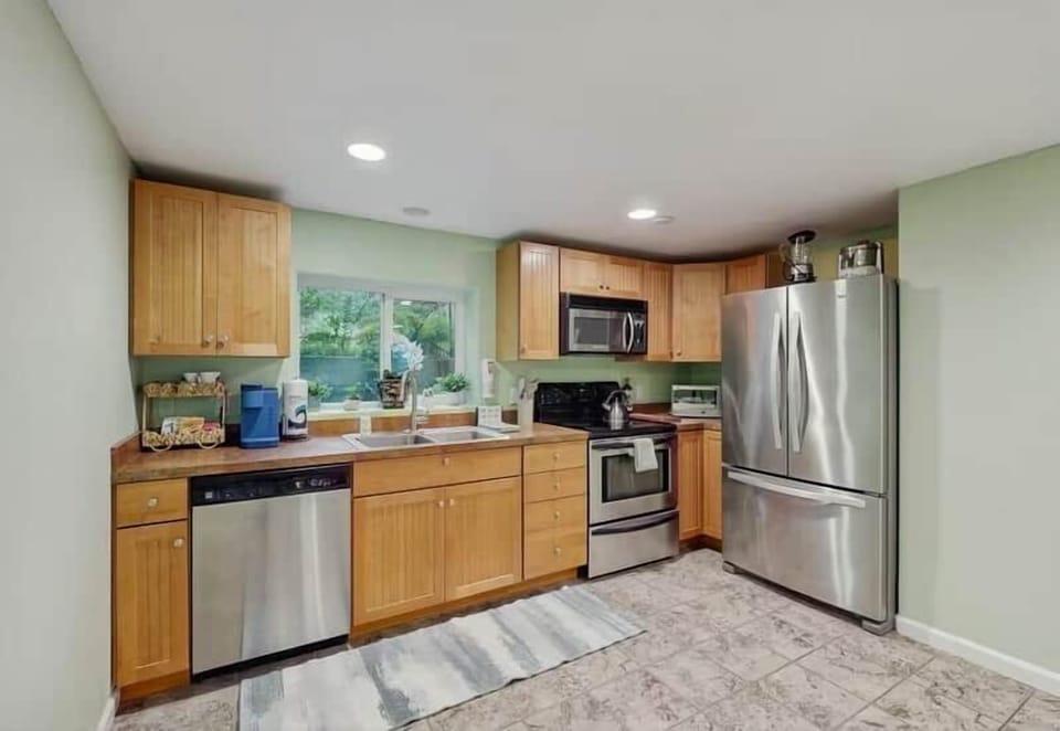 Full kitchen