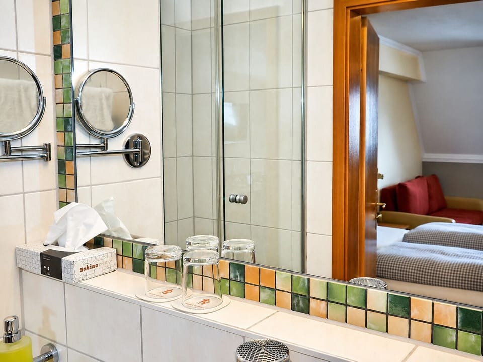 Deluxe Double Room | Bathroom | Shower, hair dryer, towels, soap