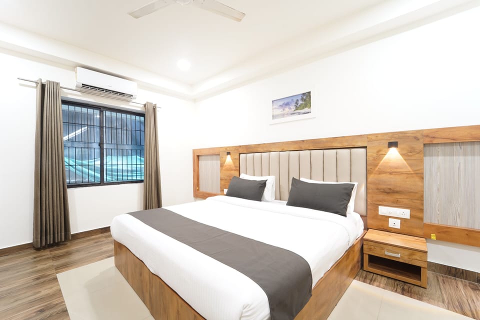 Laptop workspace, free WiFi