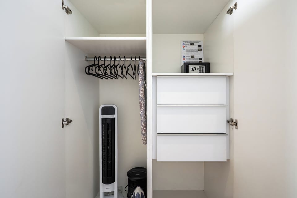 Classic Apartment, Balcony, City View | In-room safe, blackout drapes, iron/ironing board, WiFi (free)