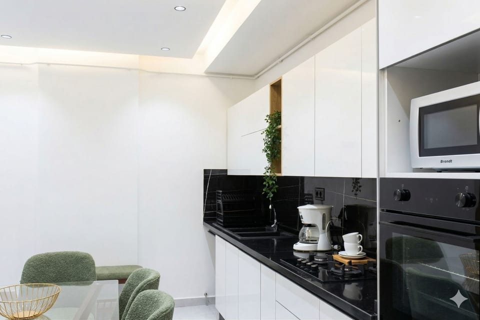 Deluxe Apartment, Balcony, City View | Microwave