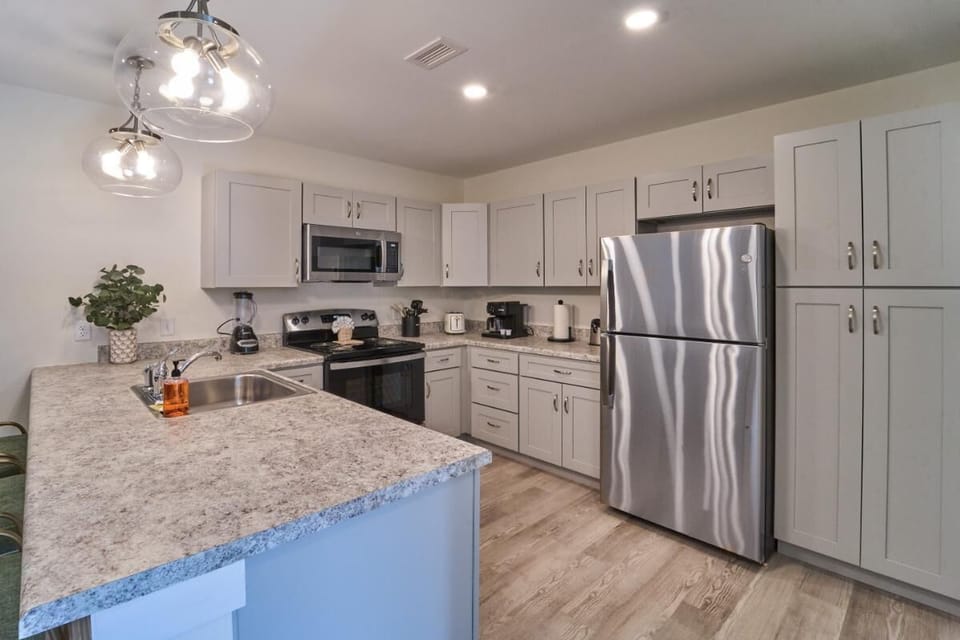 Condo, 2 Queen Beds (The Ruby 100) | Private kitchen