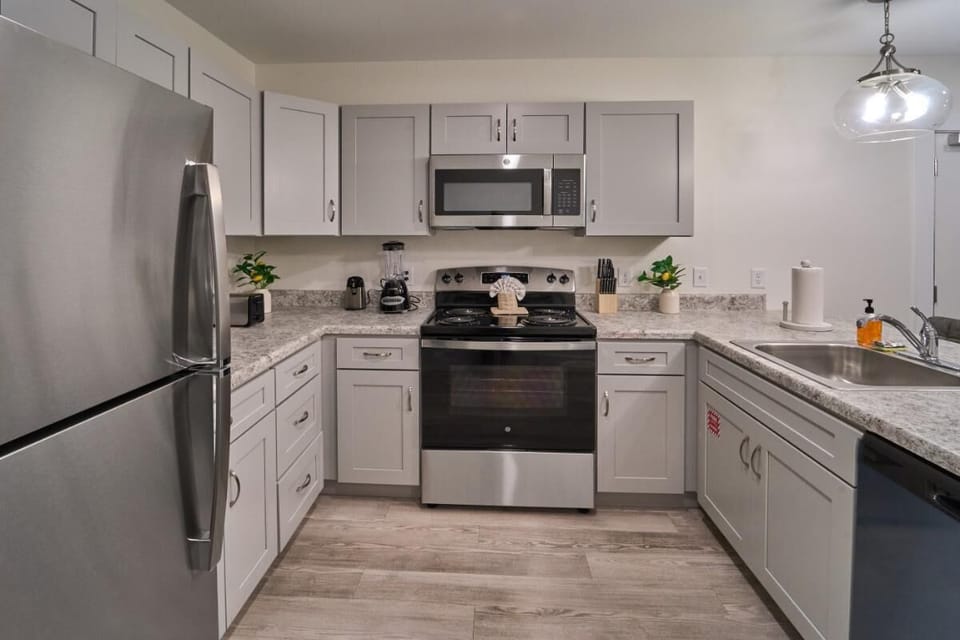 Condo, Multiple Beds (The Ruby 101) | Private kitchen