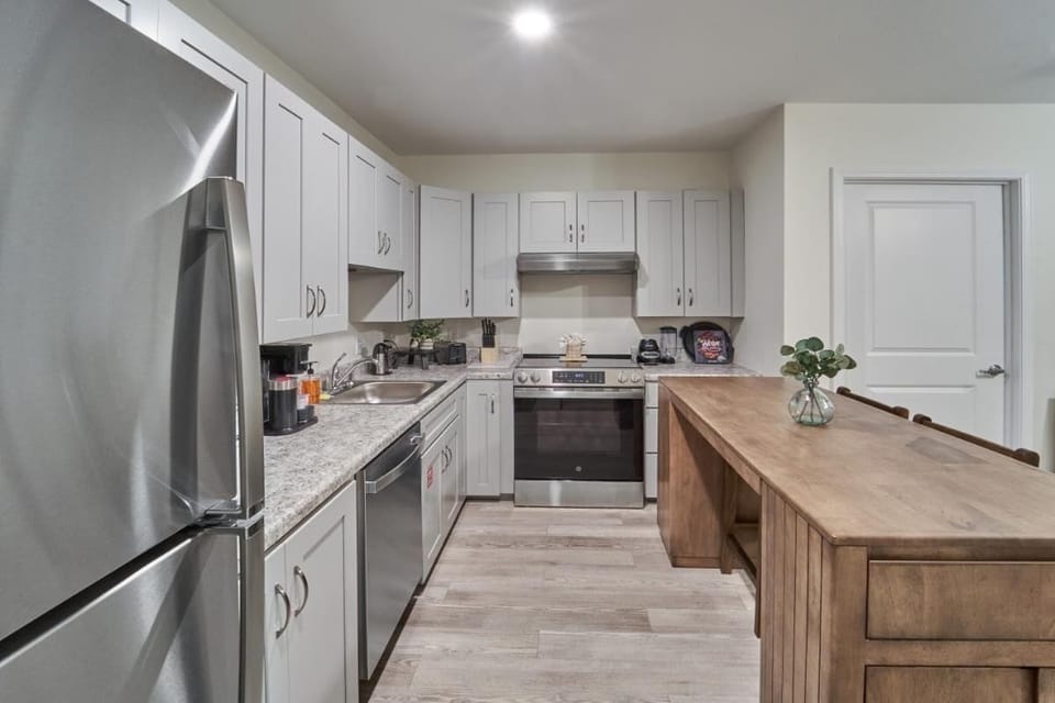 Condo, 1 Queen Bed with Sofa bed (The Ruby 102) | Private kitchen