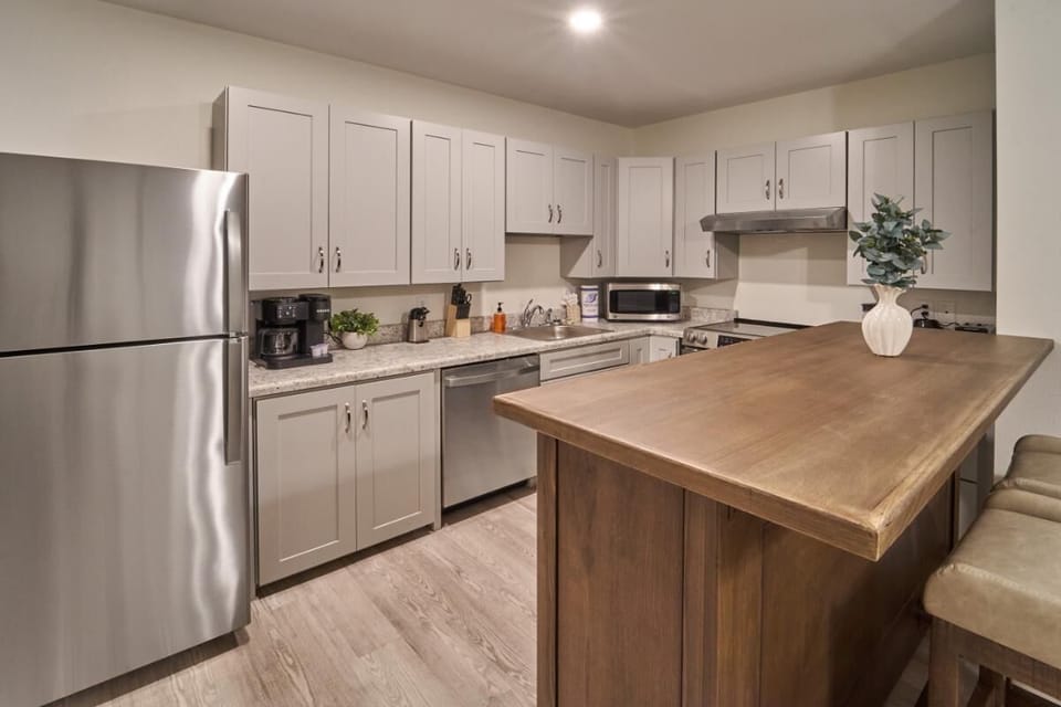 Condo, 1 Queen Bed with Sofa bed (The Ruby 109) | Private kitchen