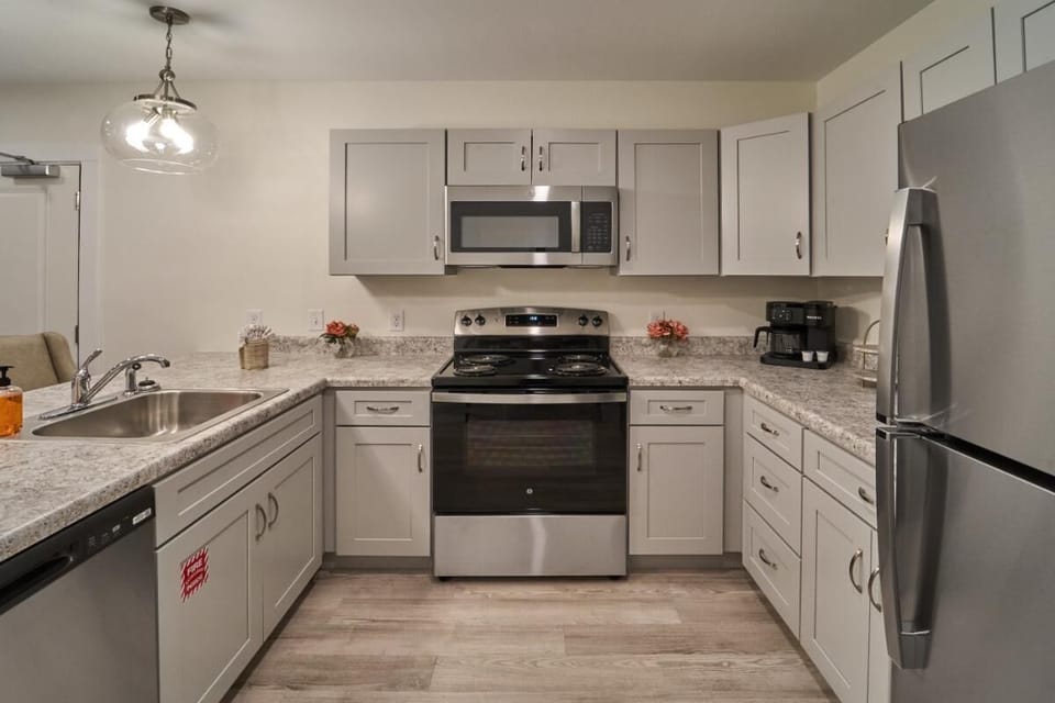 Condo, Multiple Beds (The Ruby 115) | Private kitchen