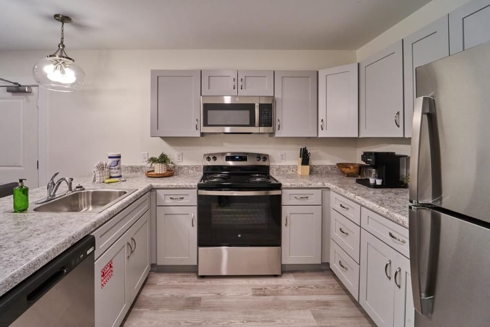 Condo, Multiple Beds (The Ruby 200) | Private kitchen