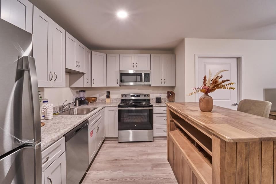 Condo, 1 Queen Bed with Sofa bed (The Ruby 209) | Private kitchen