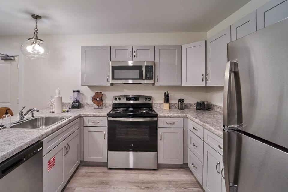 Condo, Multiple Beds (The Ruby 215) | Private kitchen