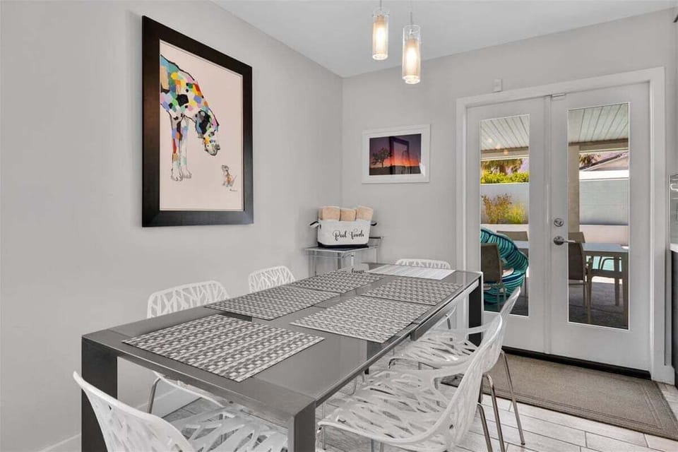 House, Multiple Beds, Pool Access, Pool View (Blando) | Dining