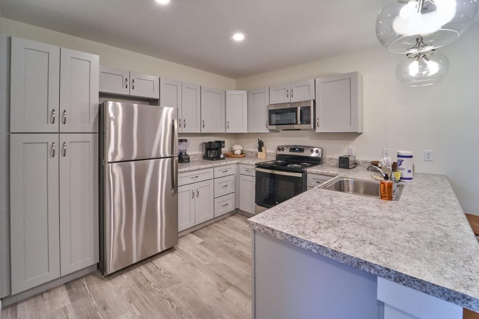 Condo, Multiple Beds (The Ruby 301) | Private kitchen