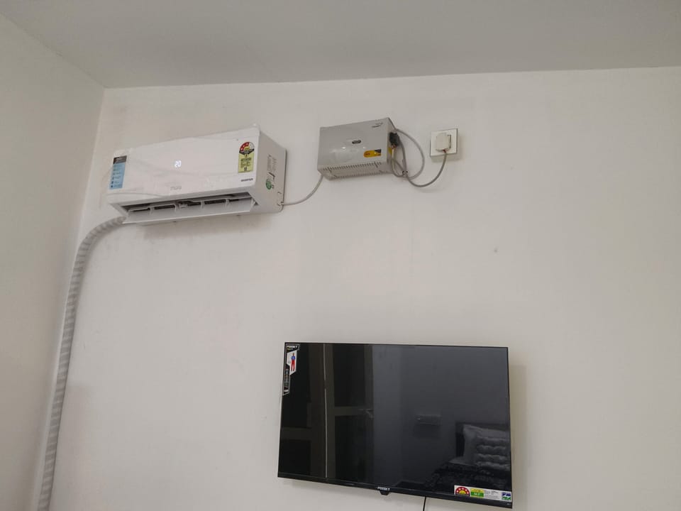 Deluxe Single Room, Balcony | Television
