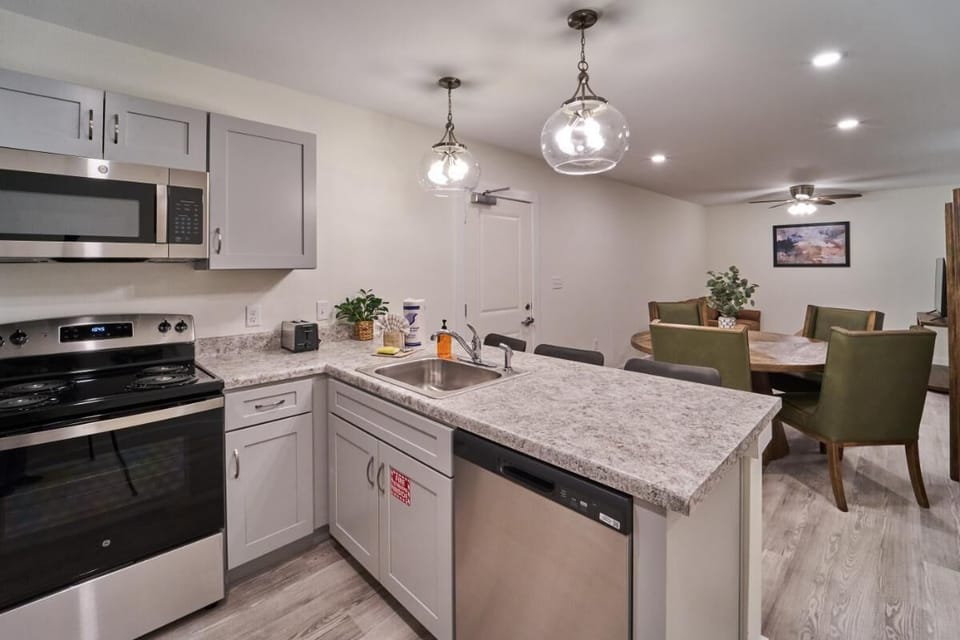 Condo, Multiple Beds (The Ruby 314) | Private kitchen
