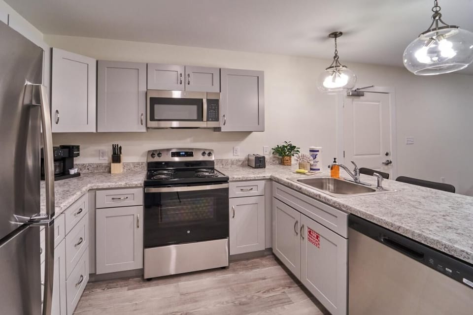 Condo, Multiple Beds (The Ruby 314) | Private kitchen