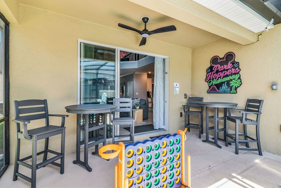 Share meals, morning coffee, or evening drinks together on the covered lanai.