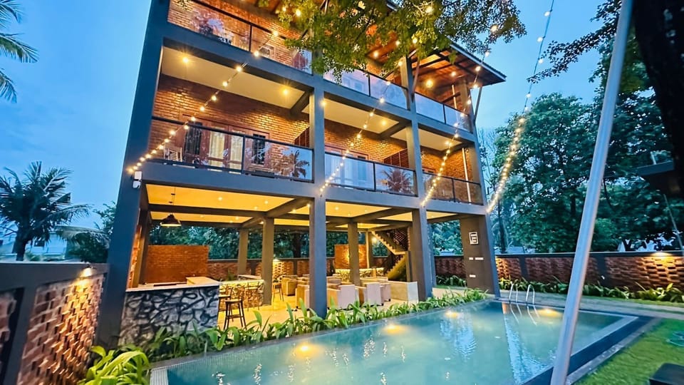5 outdoor pools