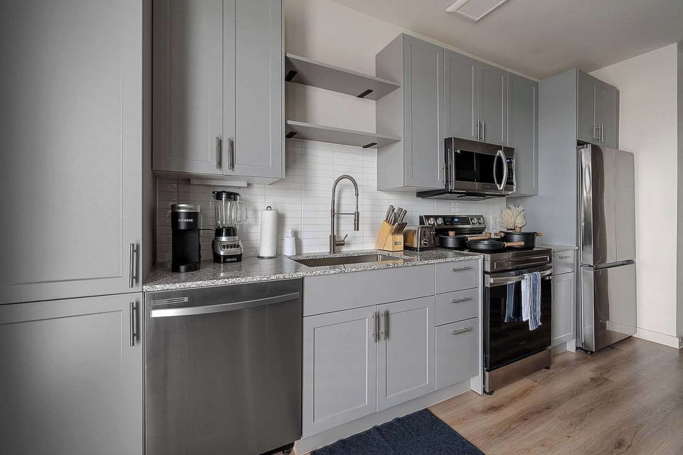Kitchen equipped with stainless steel appliances