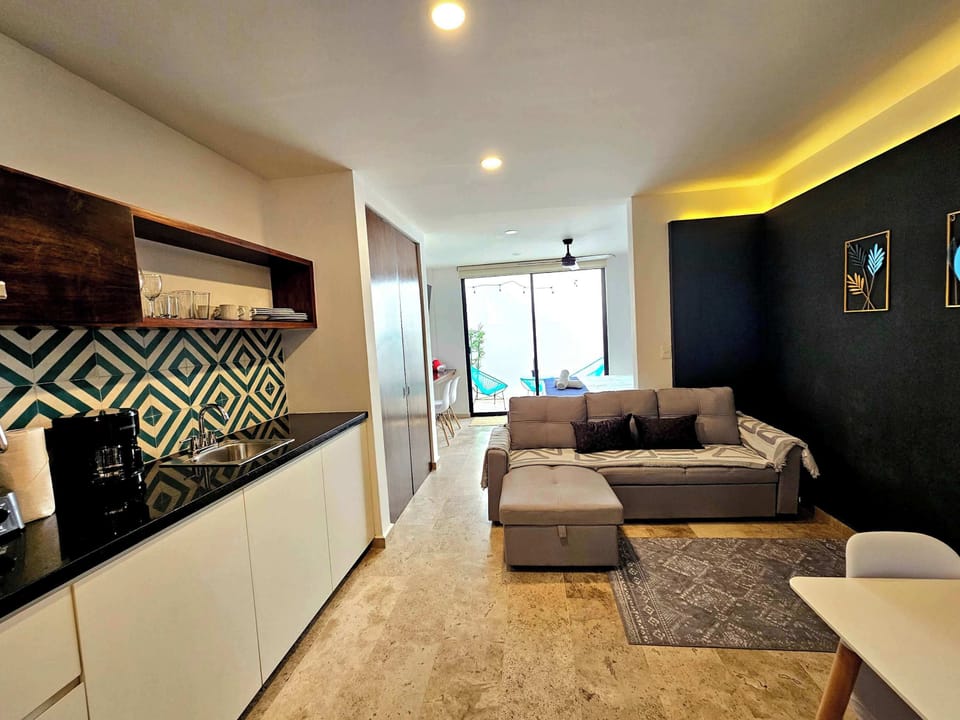 Open-plan studio with ceiling fan, AC, and dining area