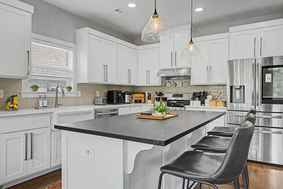 Kitchen | Kitchen Island | Stainless Steel Appliances
