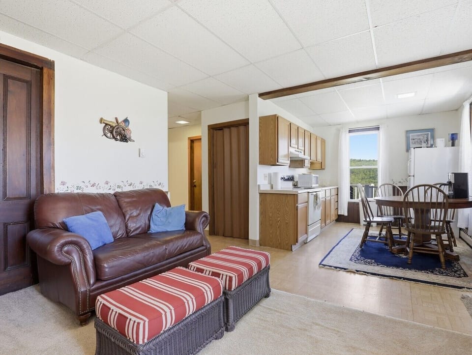 Living Room | Leather Sofa | Kitchen & Dining Area Access