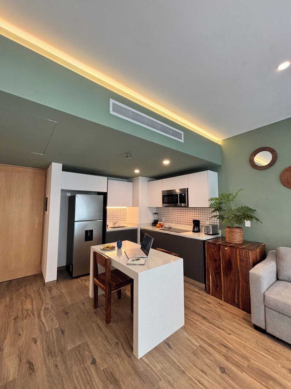 Deluxe Studio, Balcony, Pool View | Private kitchen