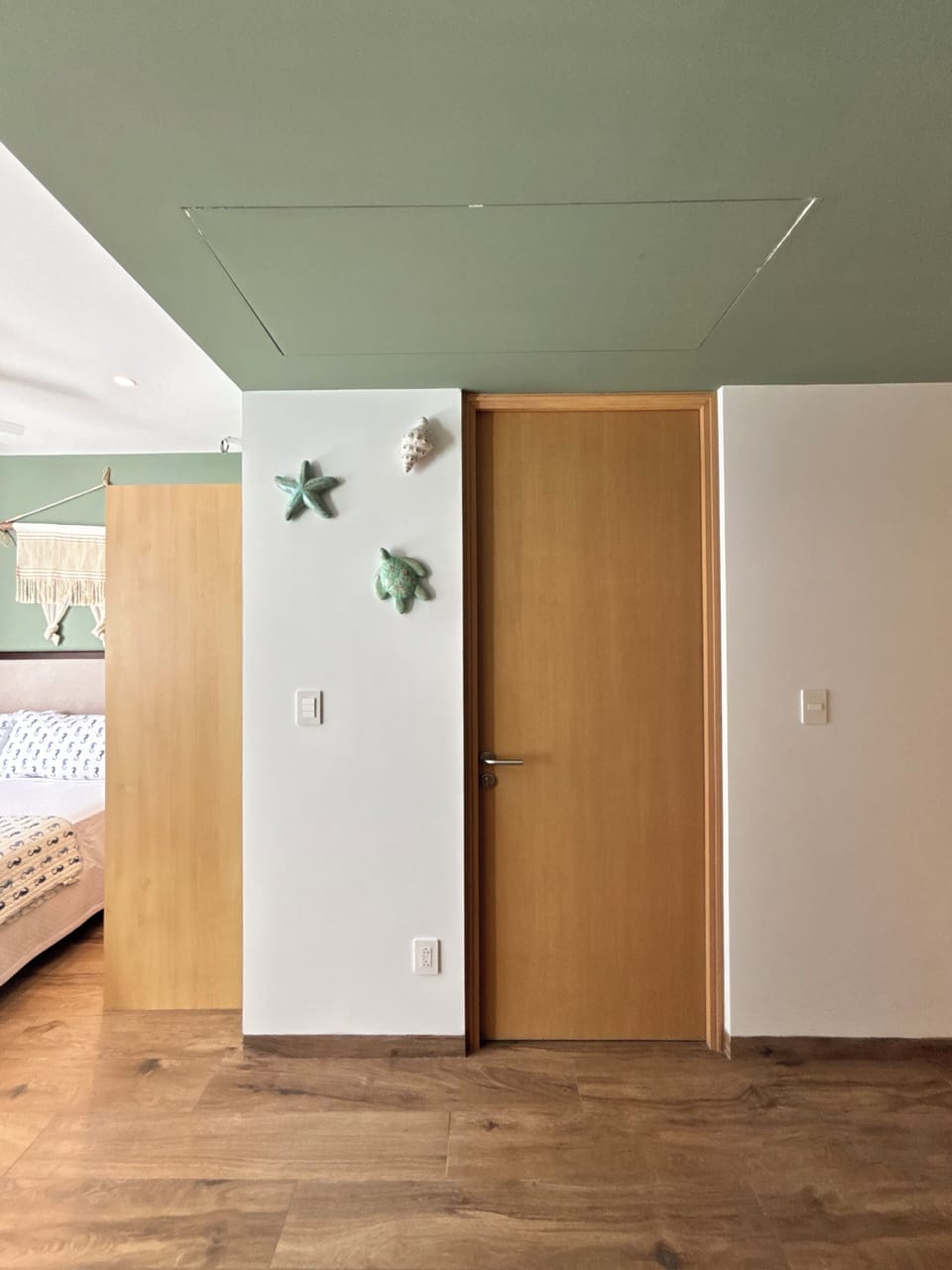 Deluxe Studio, Balcony, Pool View | Bathroom