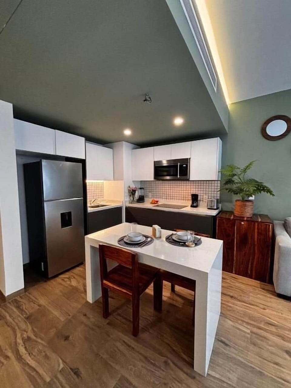 Deluxe Studio, Balcony, Pool View | Private kitchen
