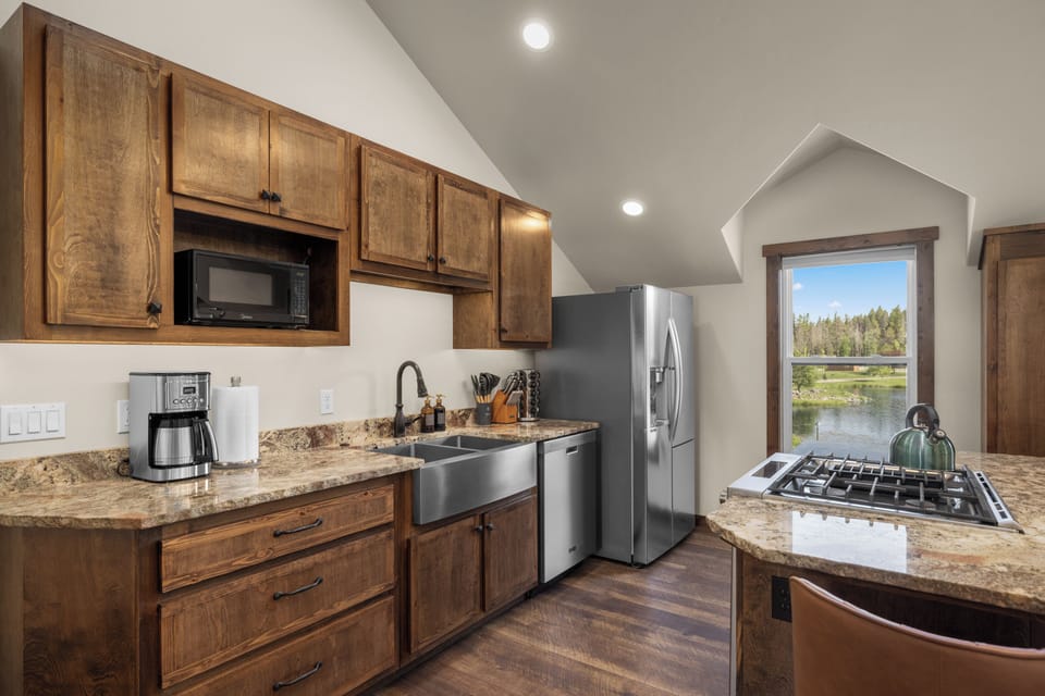 Full kitchen