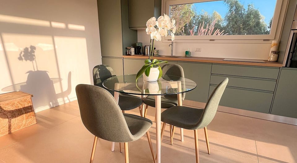 Deluxe Apartment, Private Pool, Garden View | Dining