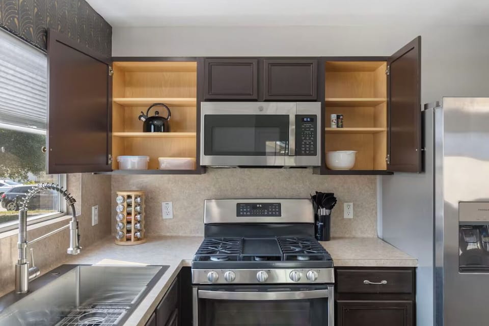 Enjoy the double oven and stainless steel appliances.