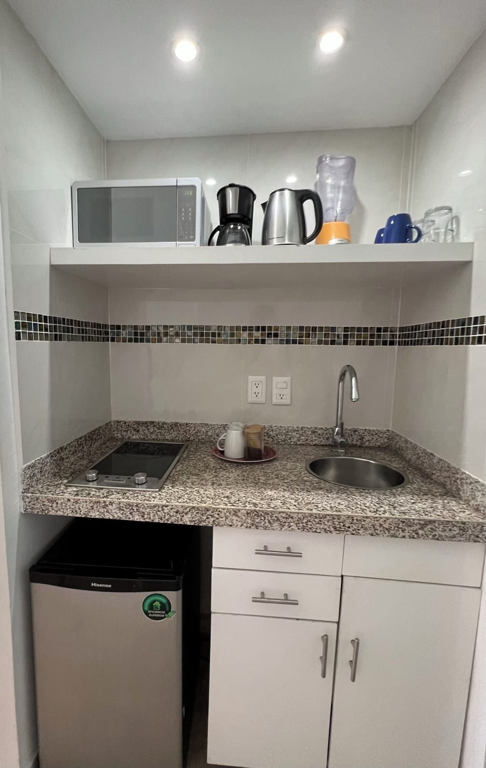 Deluxe Studio Suite, Ocean View | Private kitchen