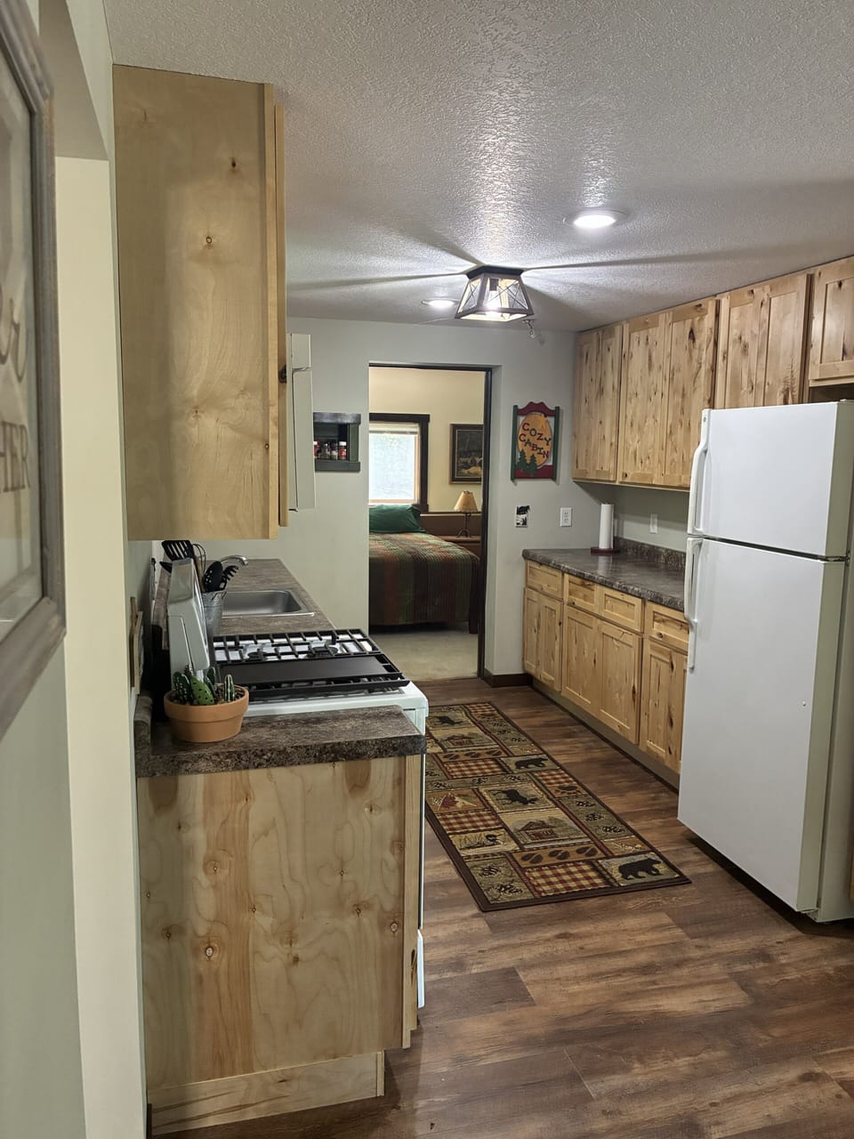 Stove, fridge, microwave, small coffee pot (5 cups), blender, mixer, 2 crockpots