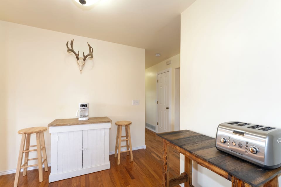 Coffee area with 2 additional seats. | Glacier Ridge House
