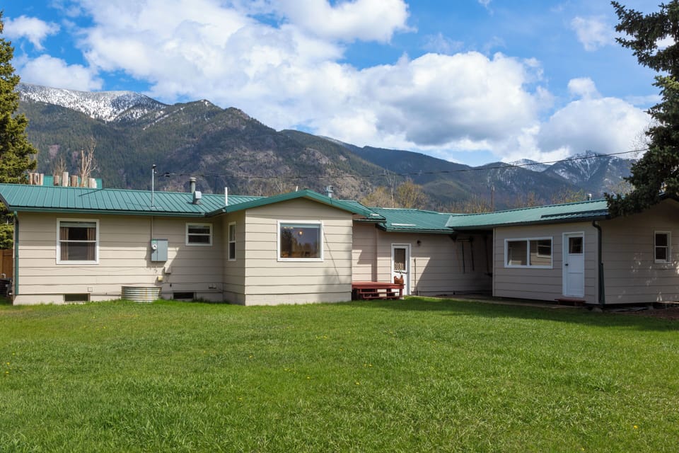 Exterior mountain views.