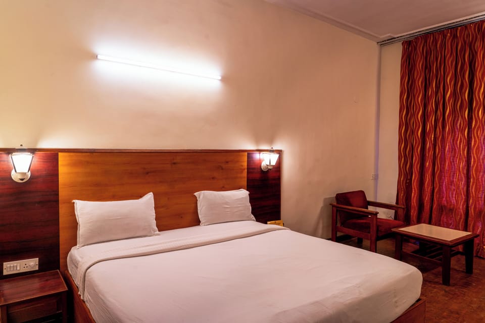 Classic Room | In-room safe, iron/ironing board, free WiFi