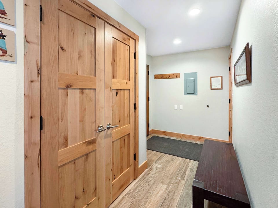 Entryway with Laundry closet | Listed with @BookTraverse
