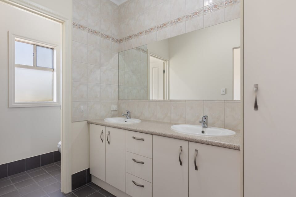Family-friendly 4-bed Home With Parking Apartment in Adelaide