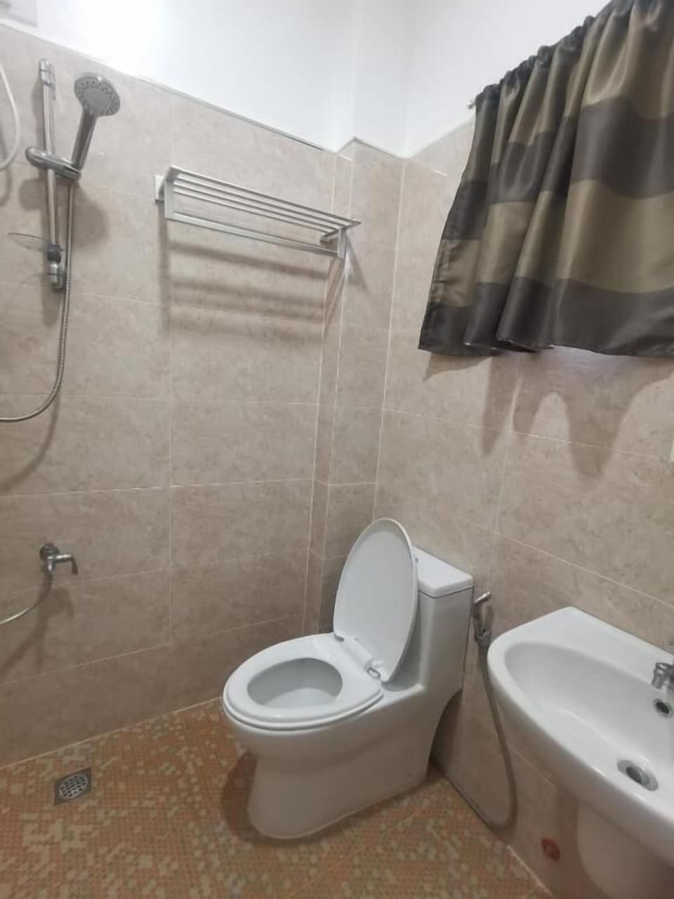 Shower, towels, soap, shampoo