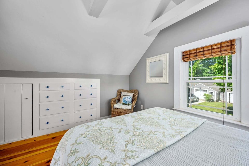 Bedroom 1 - Queen - Second Floor